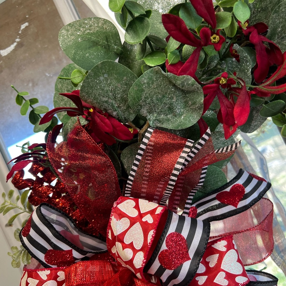 Festive Red and Green Holiday Wreath - Picture 4 of 7